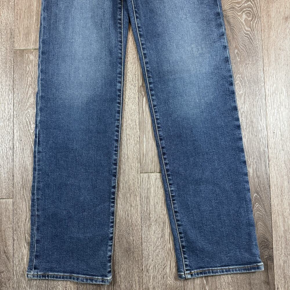Levi's Straight Leg Jeans in Medium Blue Wash - Picture 3 of 14